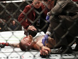 PRVN PORKA. Irsk bojovnk MMA Conor McGregor prv zail svou prvn porku...