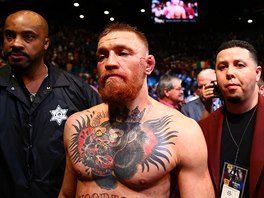 Conor McGregor opout klec pot, co zail svou prvn porku v UFC.