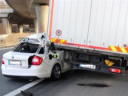 Nehoda na dlnici D5 u Plzn se obela bez zrann. (7. bezna 2016)