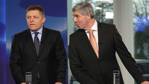 Televizn debata ped slovenskmi parlamentnmi volbami. Vlevo premir Robert Fico, vpravo f strany Most Bla Bugr (28. nora 2016)