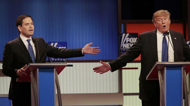 Republiknt kandidti na prezidenta Marco Rubio a Donald Trump pi debat v Detroitu (4. bezna 2016).