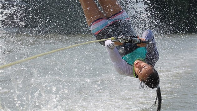 Triky má vodní lyžařka Kateřina Švecová společně se skoky nejraději.