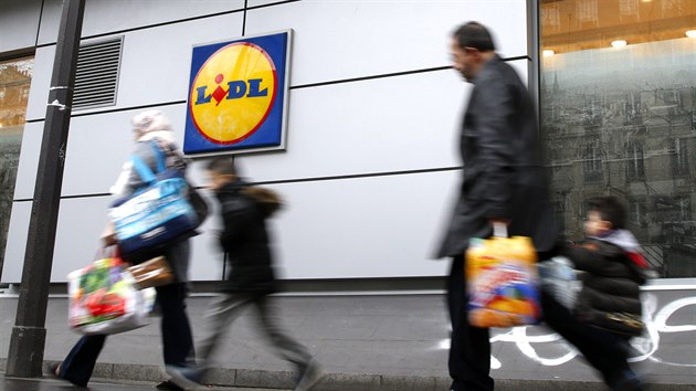 Obchodní řetězce ztrácejí zaměstnance, nouzi o lidi nemá pouze Lidl