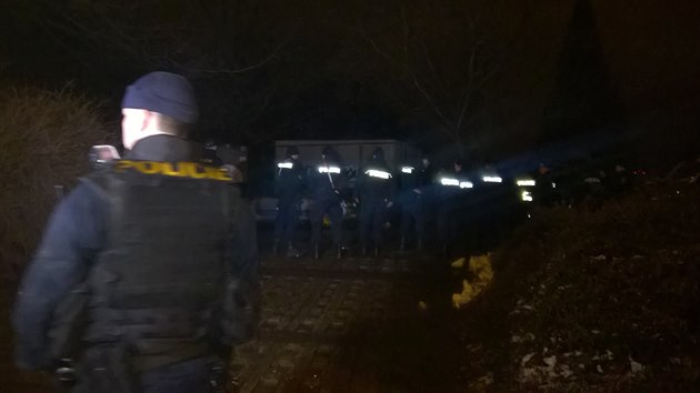Policisté pátrají v areálu botanické zahrady Mendelovy univerzity a jeho okolí v brněnských Černých Polích po pachateli násilného trestného činu.