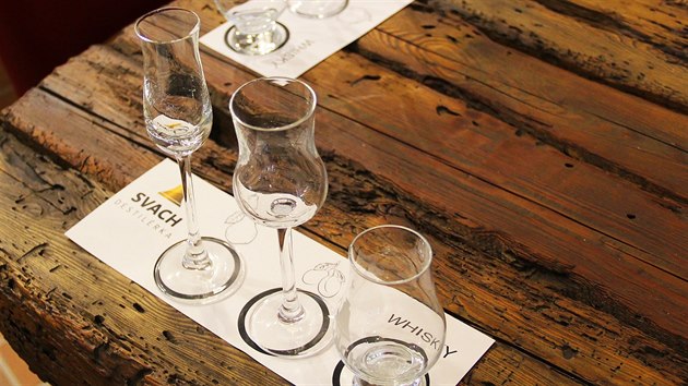 První whiskey destilérky Svach bude k ochutnání nejdříve v prosinci 2018.