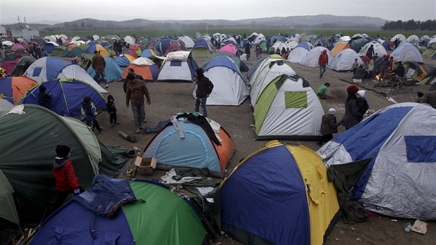 Běženci ve stanovém táboře u řecké vesnice Idomeni (29. února 2016)