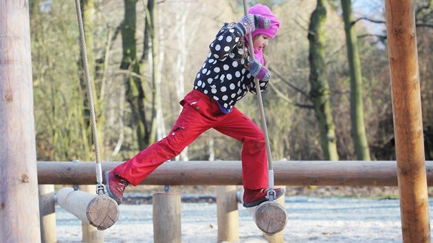 Nové lavičky, dětská hřiště či různé herní atrakce v Borském parku jsou zhotovené ze dřeva a dalších přírodních materiálů. Revitalizace stála desítky milionů korun.