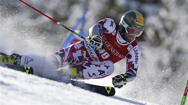 Rakousk lya Philipp Schrghofer na trati obho slalomu v Kranjsk Goe.