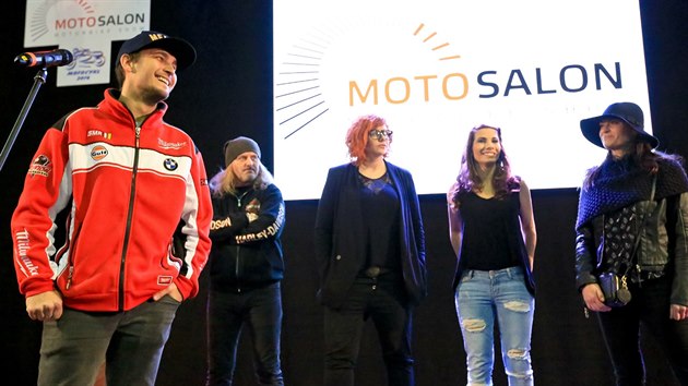 V Brn ve tvrtek zaal Motosalon. U slavnostnho zahjen veletrhu byla ada celebrit, napklad herec Jan Rvai a Pepa Vojtek z kapely Kabt, kte jsou nadenmi motorki.