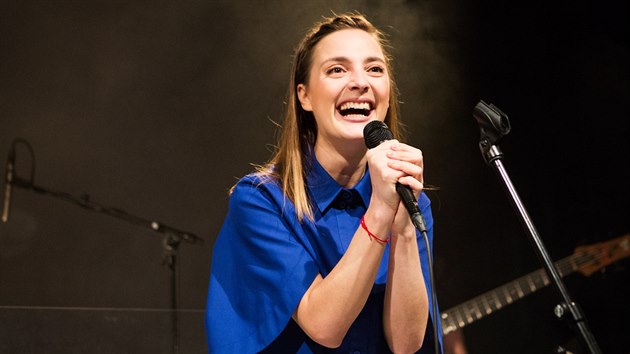 Barbora Polkov na ktu sv debutov desky (Malostransk beseda, Praha, 2. bezna 2016)