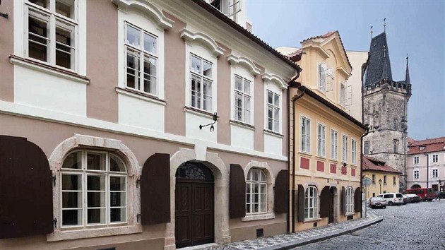 Mesk, Praha 1 - Mal Strana.  Byt je v historick dvoupodlan budov, kter prola celkovou rekonstrukc. 