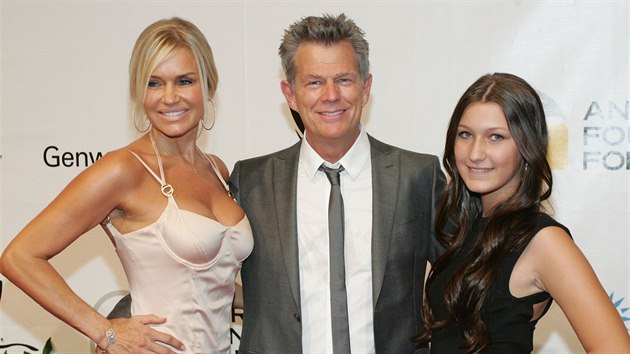 Yolanda Hadidov, David Foster a Bella Hadidov (Las Vegas, 9. jna 2010)