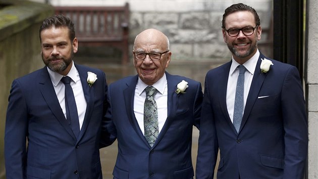 Rupert Murdoch a jeho synové Lachlan a James (Londýn, 5. března 2016)
