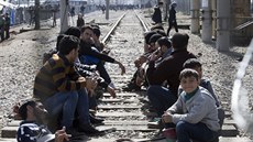 Uprchlíci nedaleko ecko-makedonské hranice (1. bezna 2016)