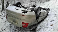 Nehoda na silnici ze Slavkova do Kyjova poblí obcí Níkovice a aroice. Auto...