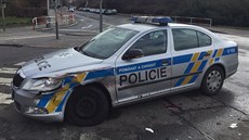 Nehoda dodávky a policejního auta v Praze na Spoilov