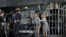 Scéna z Pucciniho Manon Lescaut v Metropolitní opeře
