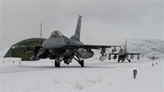 Letouny F-16 amerických vzduných sil na základn v Bod&#248; za polárním kruhem
