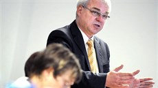 Primá� radiodiagnostického odd�lení Josef Vymazal.