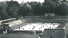 Takto vypadal Horácký zimní stadion v roce 1966, kdy se na nm hrálo a bruslilo...