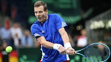 BEKHEND. Tomá Berdych v prvním kole Davis Cupu proti Nmecku.