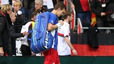 SMUTNÝ ODCHOD. Tomá Berdych musel svou druhou dvouhru v prvním kole Davis Cupu...