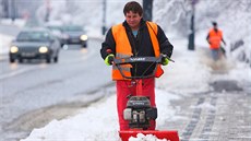 Sníh v Praze odklízí od pond�lního odpoledne ve�kerá technika TSK.
