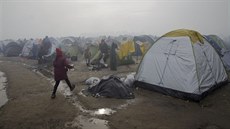 Další ráno pro uprchlíky v táboře Idomeni na řecko-makedonské hranici, kde...