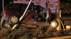 Nehoda na kruhovém objezdu v Plzni na Koterovské tíd. (3. bezna 2016)