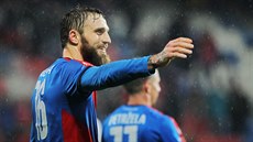Plze�ský Jan Holenda oslavuje gól do olomoucké sít�.
