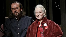 Vivienne Westwoodová a její manžel Andreas Kronthaler (Paříž, 5. března 2016)