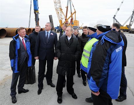 Ruský prezident Vladimir Putin na návtv Krymu. (18. bezna 2016)