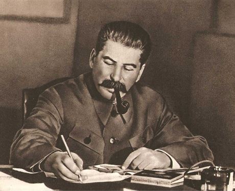 J. V. Stalin (z obálky knihy Rudý car)
