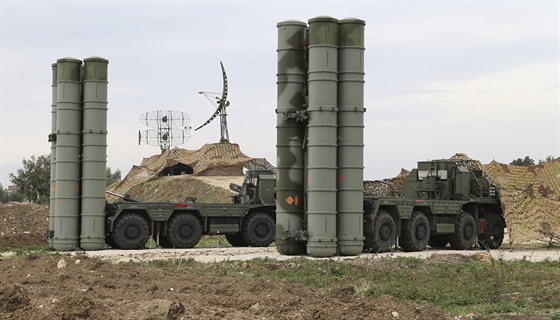 Ruské protiraketové systémy S-400 na základn nedaleko syrského pístavu...
