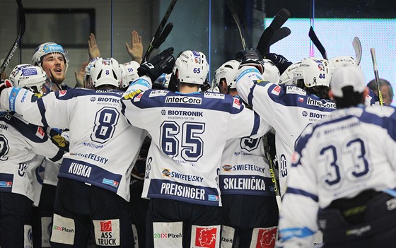 Hokejisté Plzn v prvním tvrtfinále extraligy porazili Olomouc 1:0 díky gólu v...