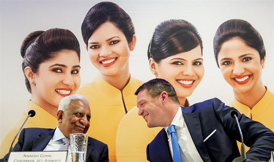 Zakladatel Jet Airways Naresh Goyal (vlevo) a  éf KLM Pieter Elbers pi...