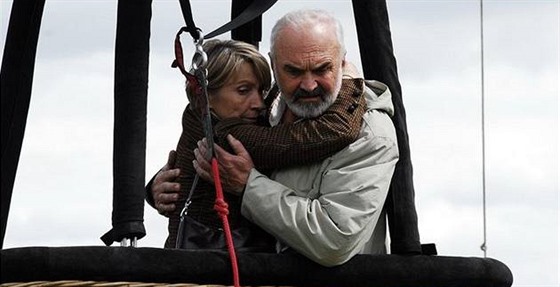 Daniela Koláová a Zdenk Svrák ve filmu Vratné lahve (2006).