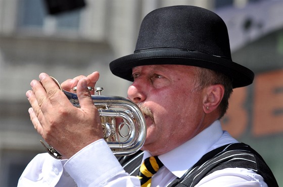 Kapelník Standa D�tský p�i koncertu na Beskydských rekordech ve Frýdku-Místku.