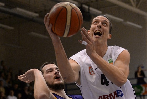 Basketbalisté Dína na úvod tvrtfinále zdolali doma USK. Archivní snímek.