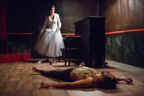 Ze hry Baal, kterou uvádí �vandovo divadlo