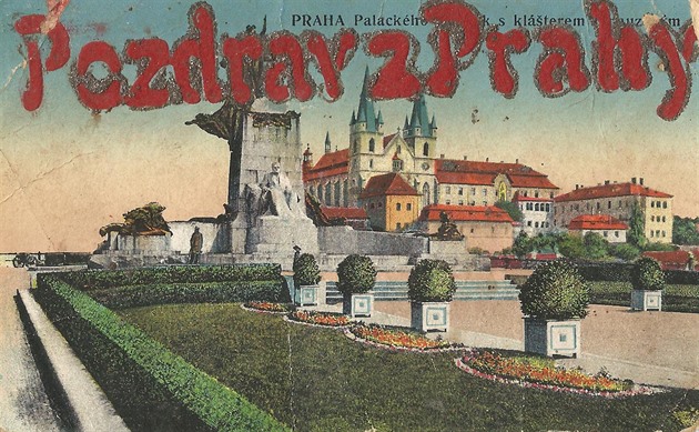 Pohlednice s Palackého  pomníkem  a klášterem v Emauzích.