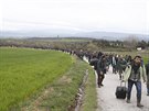 Stovky benc z tábora v eckém Idomeni se dostaly do Makedonie. Uzavenou...