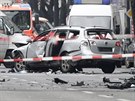 Trosky explodovaného vozu v berlínské tvrti Charlottenburg (15. bezna 2016)