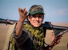 Kurdská bojovnice nedaleko syrského msta Hasaka (10. prosince 2015)