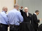 Anders Behring Breivik při příchodu k soudu předvedl nacistický pozdrav (15....