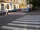 Vyznaený a zvýraznný pechod pes praskou ulici, kde je dopravní omezení a...