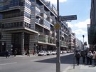 Chodci na dopravn zatíené kiovatce v Berlín