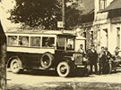 Autobus linky Mimo - Olina ped hostincem Fechtner na pelomu 20. a 30. let...