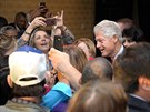 V kampani podporuje Hillary i její manel - býval prezident Bill Clinton (14....