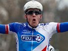 Francouzský cyklista Arnaud Démare slaví etapový triumf v závod Paí-Nice.
